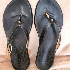 OluKai "Honu" NEW Black Leather Flip Flops